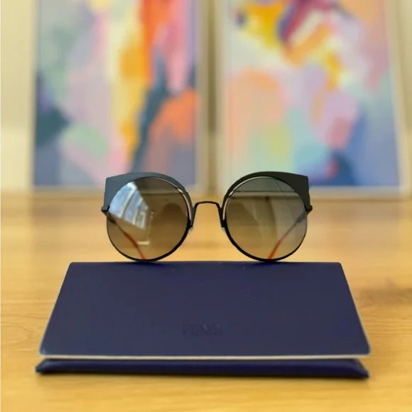 FENDI FF 0177/S CAT EYE SUNGLASSES - Edgy style that was all over the runways - Picture 7 of 12